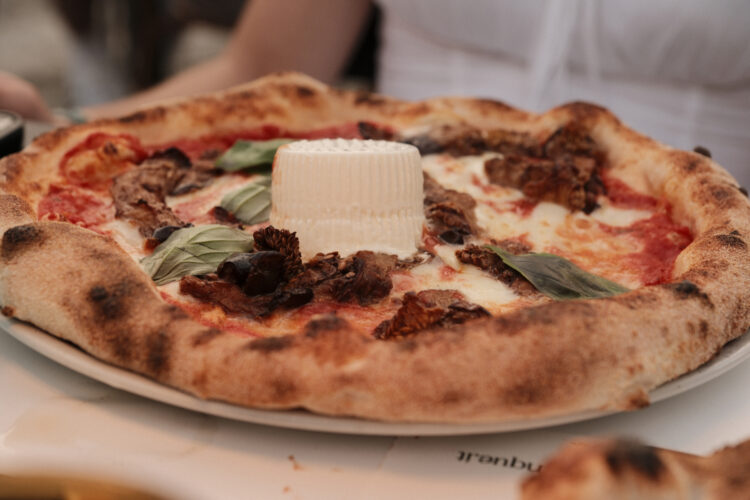 Pizza Isonzo Cinque Scopello Siziliengeheimtipp